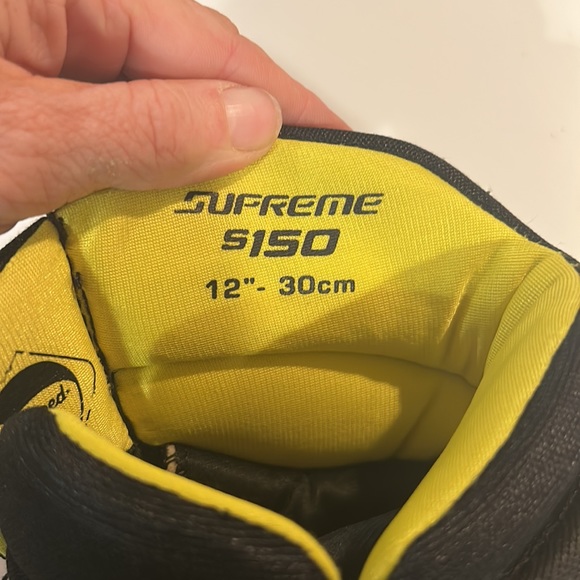 Bauer Supreme 150 Junior left handed only hockey glove size 12 - Picture 2 of 5